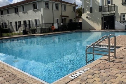 Townhouse in Miami Gardens, Florida 3 bedrooms, 159.42 sq.m. № 1991725 - photo 18
