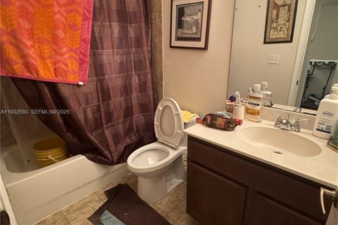 Townhouse in Miami Gardens, Florida 3 bedrooms, 159.42 sq.m. № 1991725 - photo 14