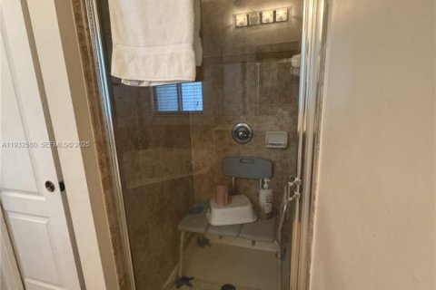 Townhouse in Miami Gardens, Florida 3 bedrooms, 159.42 sq.m. № 1991725 - photo 11