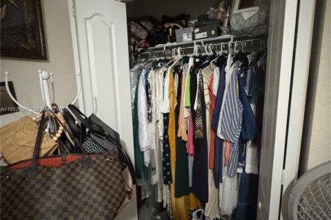 Townhouse in Miami Gardens, Florida 3 bedrooms, 159.42 sq.m. № 1991725 - photo 15