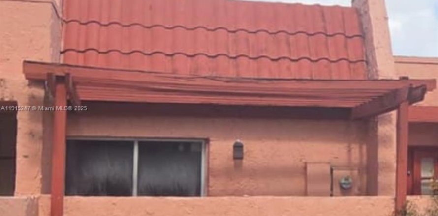 Villa ou maison à Lauderhill, Floride 2 chambres, 195.09 m2 № 1971407