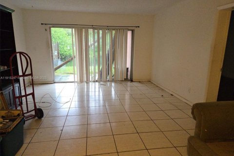 Villa ou maison à vendre à Lauderhill, Floride: 2 chambres, 195.09 m2 № 1971407 - photo 5