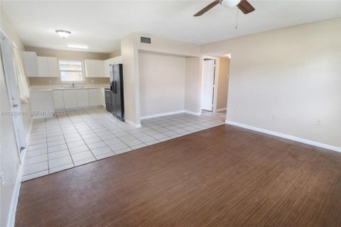 Купить виллу или дом в Помпано-Бич, Флорида 4 спальни, 119.38м2, № 1991445 - фото 5