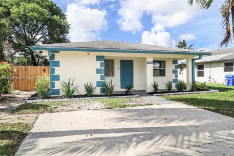 Купить виллу или дом в Помпано-Бич, Флорида 4 спальни, 119.38м2, № 1991445 - фото 2