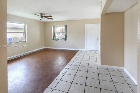 Купить виллу или дом в Помпано-Бич, Флорида 4 спальни, 119.38м2, № 1991445 - фото 4