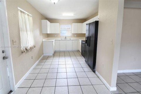 Купить виллу или дом в Помпано-Бич, Флорида 4 спальни, 119.38м2, № 1991445 - фото 6