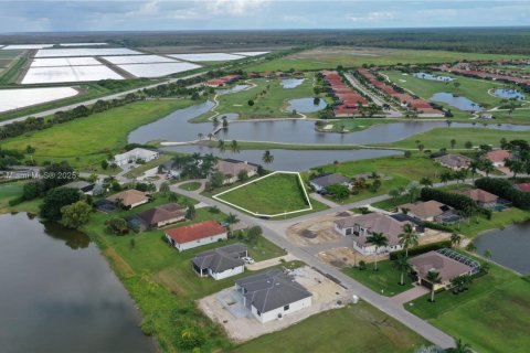 Land in Naples, Florida № 2053719