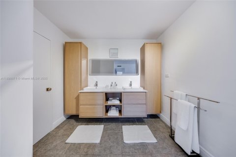 Купить кондоминиум в Серфсайд, Флорида 2 спальни, 119.38м2, № 2015260 - фото 7