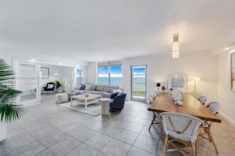 Купить кондоминиум в Серфсайд, Флорида 2 спальни, 119.38м2, № 2015260 - фото 3