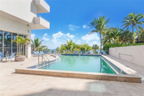 Купить кондоминиум в Серфсайд, Флорида 2 спальни, 119.38м2, № 2015260 - фото 11