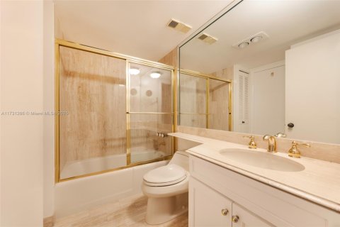 Купить кондоминиум в Майами, Флорида 2 спальни, 174.84м2, № 1861669 - фото 22
