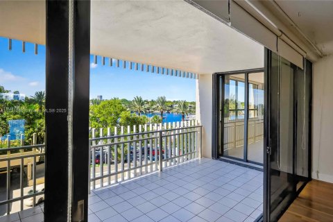 Condo in Miami, Florida, 2 bedrooms  № 1861669 - photo 29
