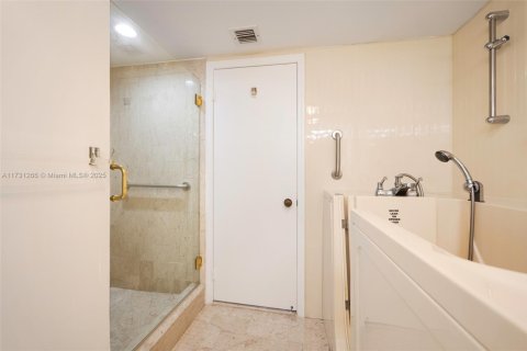 Купить кондоминиум в Майами, Флорида 2 спальни, 174.84м2, № 1861669 - фото 20