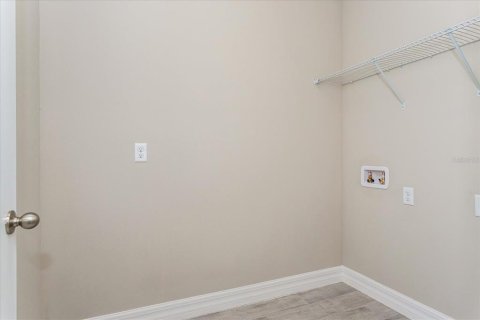 House in DeLand, Florida 4 bedrooms, 196.02 sq.m. № 1721303 - photo 18