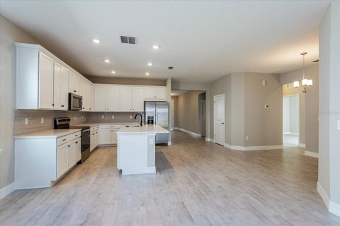 House in DeLand, Florida 4 bedrooms, 196.02 sq.m. № 1721303 - photo 3