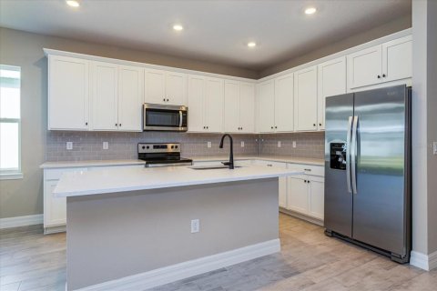 House in DeLand, Florida 4 bedrooms, 196.02 sq.m. № 1721303 - photo 5