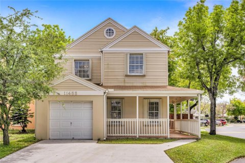 Дом в Майами, Флорида 3 спальни, 147.62м2 № 2060338