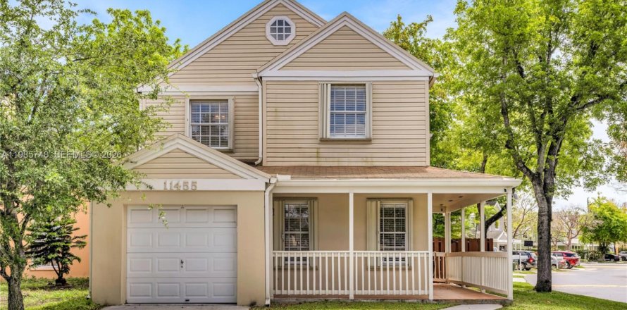 Дом в Майами, Флорида 3 спальни, 147.62м2 № 2060338