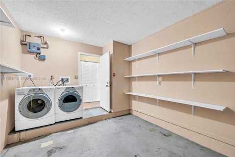 Купить виллу или дом в Майами, Флорида 3 спальни, 147.62м2, № 2060338 - фото 27