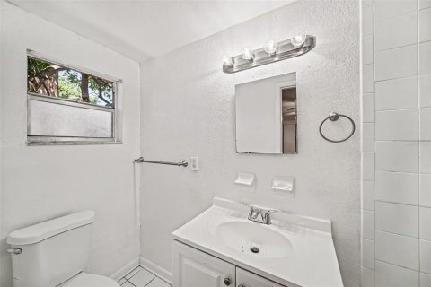 House in Pinellas Park, Florida 4 bedrooms, 116.59 sq.m. № 2224513 - photo 15