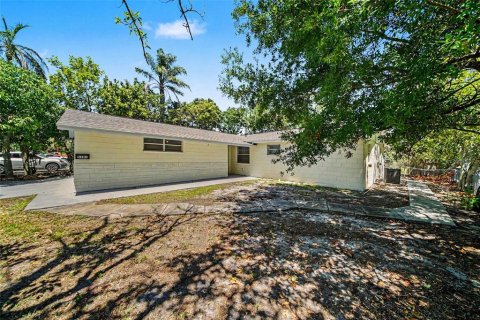 House in Pinellas Park, Florida 4 bedrooms, 116.59 sq.m. № 2224513 - photo 20