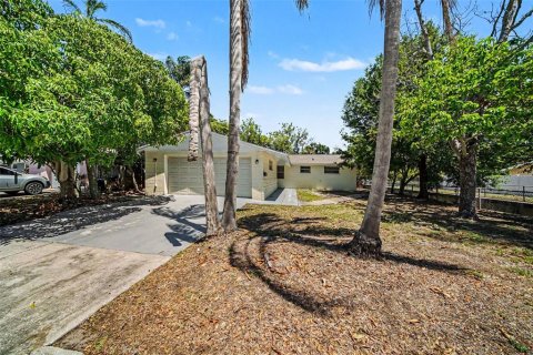 House in Pinellas Park, Florida 4 bedrooms, 116.59 sq.m. № 2224513 - photo 4