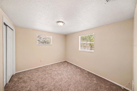 House in Pinellas Park, Florida 4 bedrooms, 116.59 sq.m. № 2224513 - photo 11