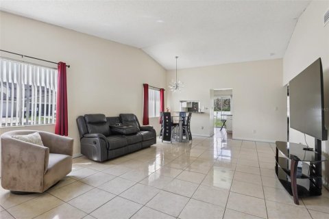 Duplex in Orlando, Florida 3 bedrooms, 115.94 sq.m. № 1912787 - photo 12
