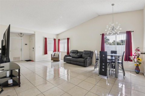 Duplex in Orlando, Florida 3 bedrooms, 115.94 sq.m. № 1912787 - photo 8