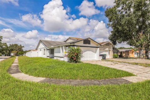 Duplex in Orlando, Florida 3 bedrooms, 115.94 sq.m. № 1912787 - photo 2
