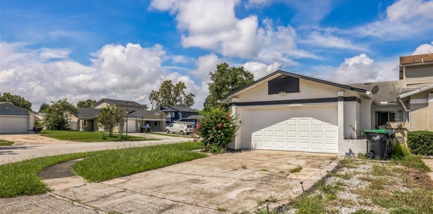 Duplex in Orlando, Florida 3 bedrooms, 115.94 sq.m. № 1912787