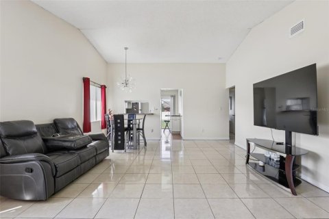Duplex in Orlando, Florida 3 bedrooms, 115.94 sq.m. № 1912787 - photo 11