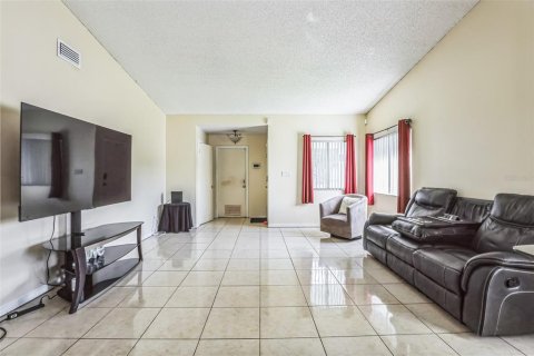 Duplex in Orlando, Florida 3 bedrooms, 115.94 sq.m. № 1912787 - photo 7