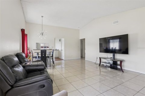 Duplex in Orlando, Florida 3 bedrooms, 115.94 sq.m. № 1912787 - photo 10