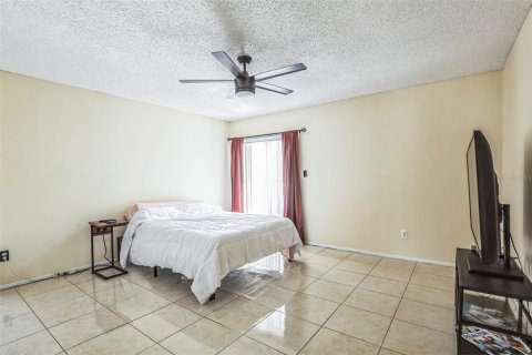 Duplex in Orlando, Florida 3 bedrooms, 115.94 sq.m. № 1912787 - photo 19