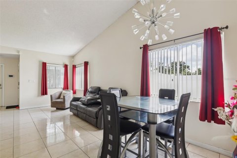 Duplex in Orlando, Florida 3 bedrooms, 115.94 sq.m. № 1912787 - photo 13