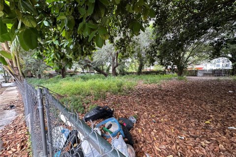 Terreno en venta en Miami, Florida № 1979339 - foto 2
