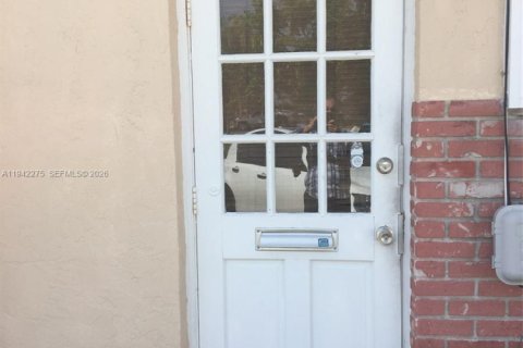 Commercial property in Dania Beach, Florida № 2059747 - photo 4