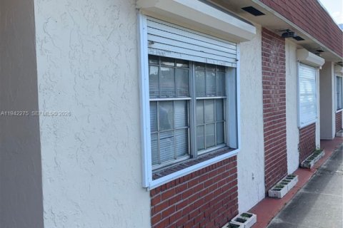 Commercial property in Dania Beach, Florida № 2059747 - photo 9