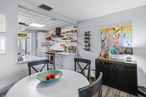 Copropriété à vendre à Gulfport, Floride: 2 chambres, 104.05 m2 № 1575023 - photo 9
