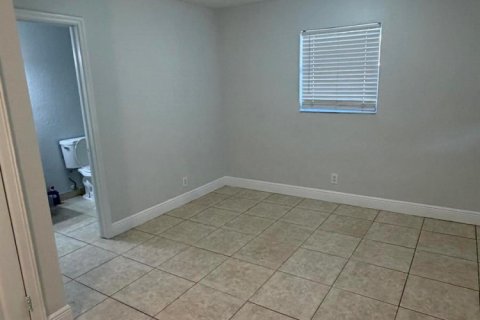 House in Margate, Florida 3 bedrooms, 126.35 sq.m. № 2245033 - photo 2