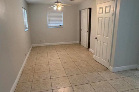 House in Margate, Florida 3 bedrooms, 126.35 sq.m. № 2245033 - photo 3