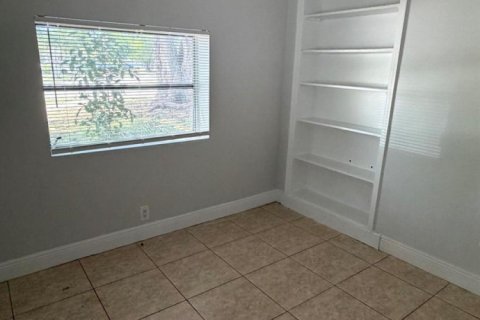 House in Margate, Florida 3 bedrooms, 126.35 sq.m. № 2245033 - photo 5