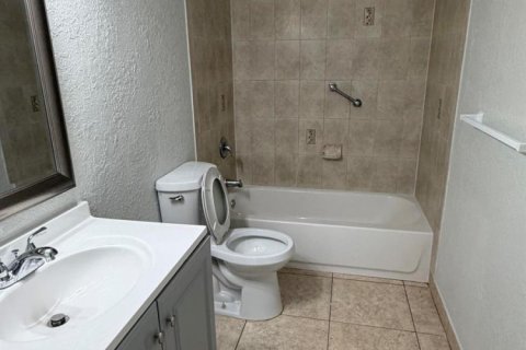 House in Margate, Florida 3 bedrooms, 126.35 sq.m. № 2245033 - photo 4