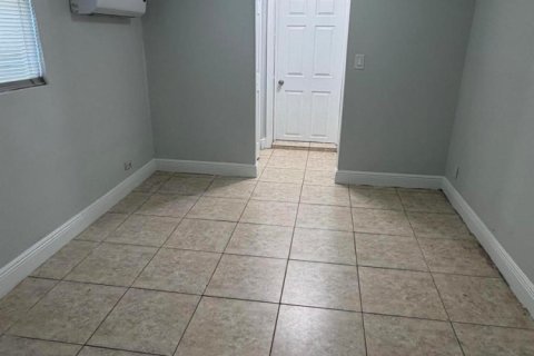 House in Margate, Florida 3 bedrooms, 126.35 sq.m. № 2245033 - photo 7