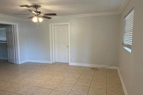 House in Margate, Florida 3 bedrooms, 126.35 sq.m. № 2245033 - photo 8