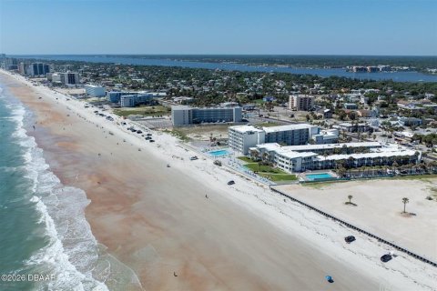 Condo in Daytona Beach, Florida, 1 bedroom  № 2214197 - photo 25