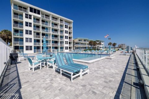 Condo in Daytona Beach, Florida, 1 bedroom  № 2214197 - photo 17