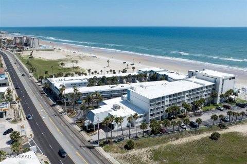 Condo in Daytona Beach, Florida, 1 bedroom  № 2214197 - photo 28
