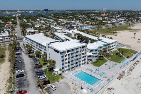 Condo in Daytona Beach, Florida, 1 bedroom  № 2214197 - photo 29